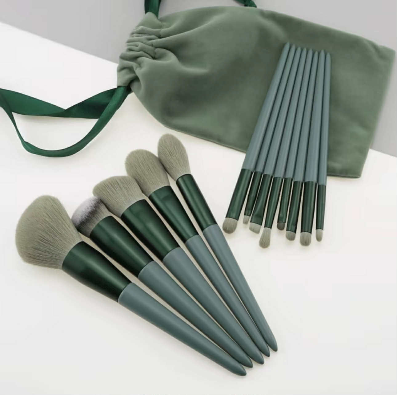 13pcs MakeUp/Cosmetic Brush Set | Beauty Cosmetic Brushes w/ Soft Fur